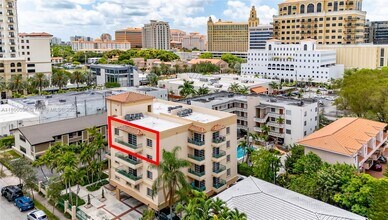 222 Madeira Ave in Coral Gables, FL - Building Photo - Building Photo
