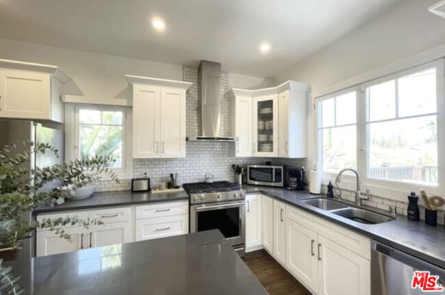 3218 W 27th St in Los Angeles, CA - Building Photo - Building Photo