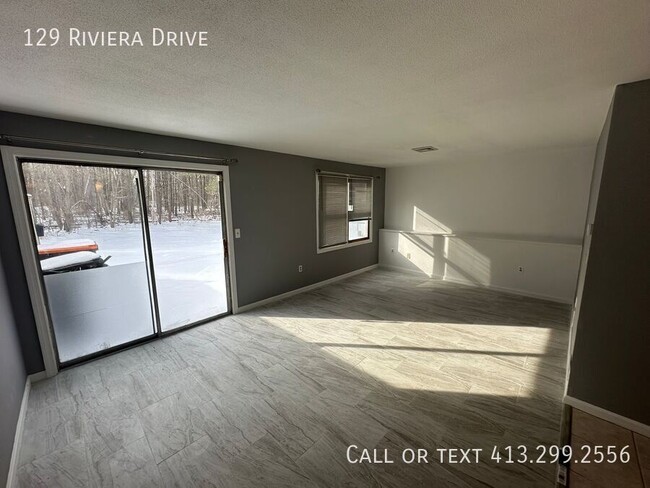 129 Riviera Dr in Agawam, MA - Building Photo - Building Photo