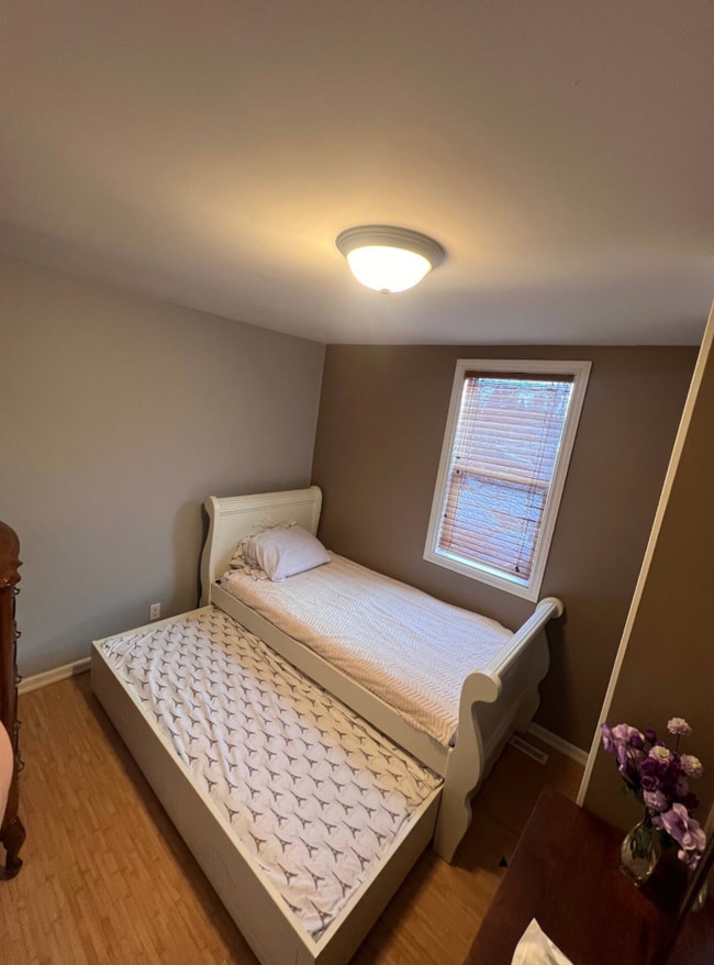 1305 Forest St in Thunder Bay, ON - Building Photo - Building Photo