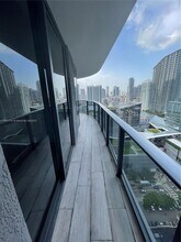 55 SW 9th St, Unit 2701 in Miami, FL - Building Photo - Building Photo