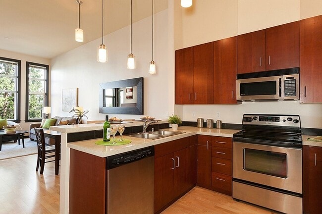 655 Crockett St in Seattle, WA - Building Photo - Building Photo