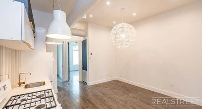 Massive 3 Bed (Flex 4 Bed) 3.5 Bath Duplex with Private Backyard in Bed-Stuy, Unit 1A in Brooklyn, NY - Building Photo - Building Photo