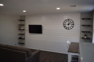 113 N Cedar Ave, Unit Apt 1 in Owatonna, MN - Building Photo - Building Photo