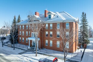 8 Inverness Rd SE in Calgary, AB - Building Photo