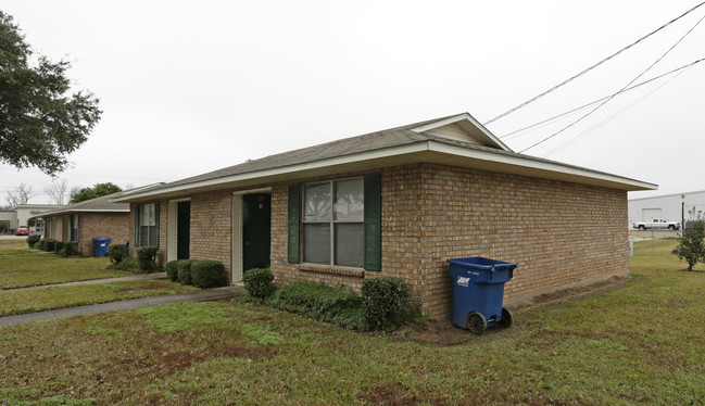 Potpourri South Apartments in Breaux Bridge, LA - Building Photo - Building Photo