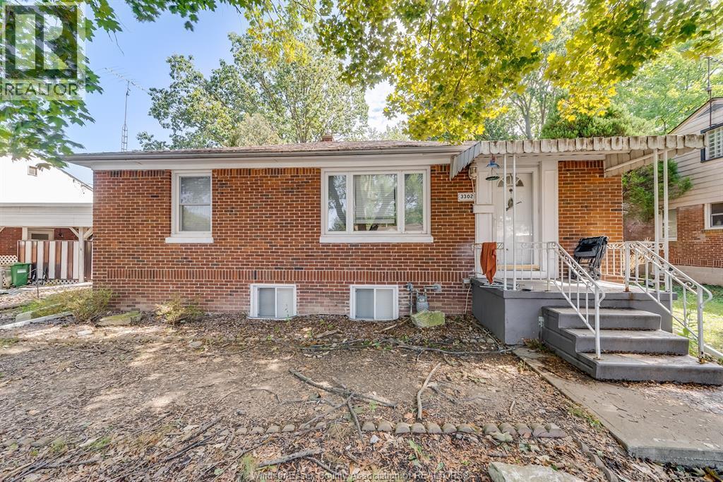 3302 Curry Ave in Windsor, ON - Building Photo