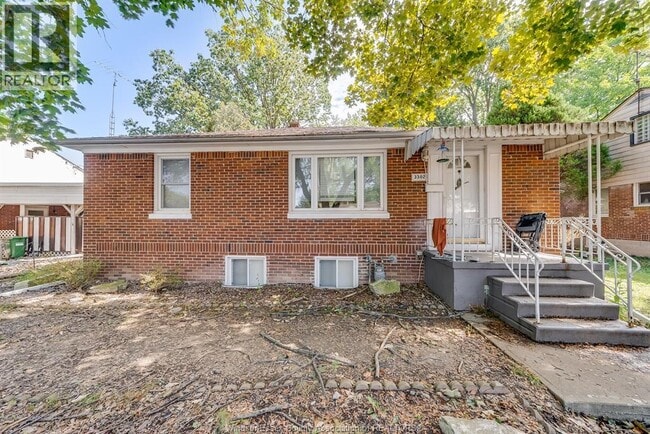 property at 3302 Curry Ave