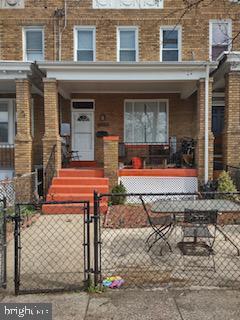 1904 14th St SE in Washington, DC - Building Photo