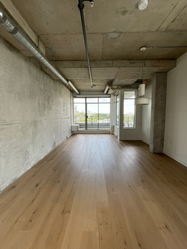 property at 495 W 6th Ave