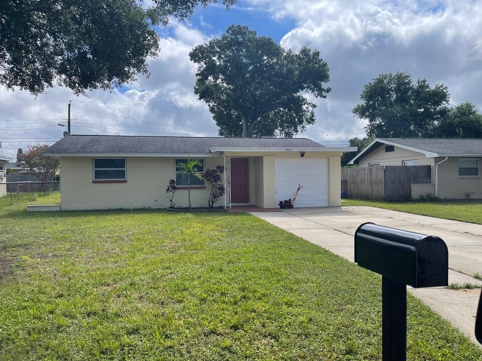 9931 56th St N in Pinellas Park, FL - Foto de edificio
