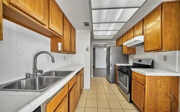 18170 Andrea Cir S in Los Angeles, CA - Building Photo - Building Photo