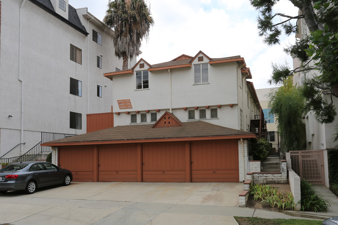 10622 Eastborne Ave in Los Angeles, CA - Building Photo