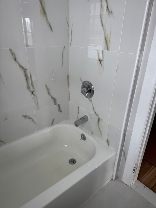 334 Midland Ave in Saddle Brook, NJ - Foto de edificio