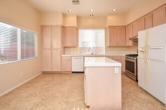 420 Primrose Way in Oceanside, CA - Building Photo - Building Photo