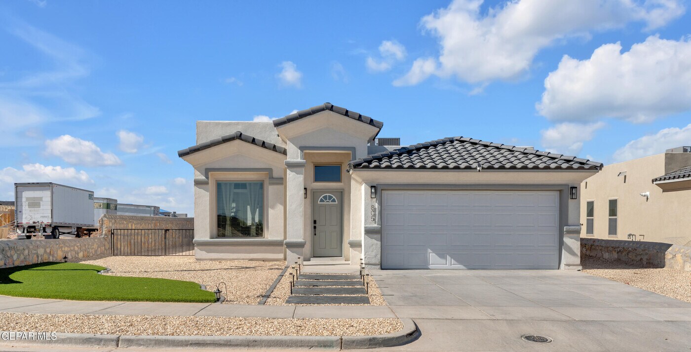 805 P.º Tranquilo Pl in El Paso, TX - Building Photo
