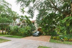 211 Deer Run in Miami Springs, FL - Building Photo