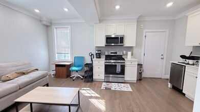 93 George St, Unit 1 in Boston, MA - Foto de edificio - Building Photo