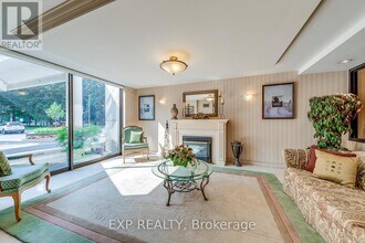 3700 Kaneff Crescent in Mississauga, ON - Building Photo - Building Photo