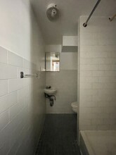 442 W 238th St, Unit 1 in Bronx, NY - Building Photo - Building Photo