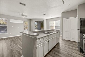 5519 Legacy Crescent Pl in Riverview, FL - Building Photo - Building Photo