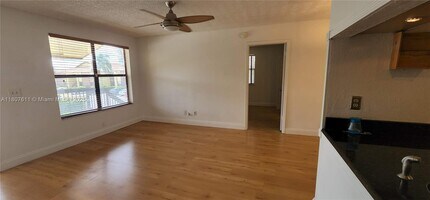 10029 Winding Lake Rd in Sunrise, FL - Building Photo - Building Photo