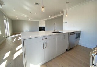 265 Washington St, Unit 4 in Somerville, MA - Foto de edificio - Building Photo