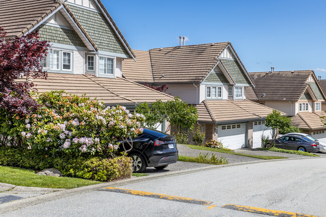 1751 Paddock Dr in Coquitlam, BC - Building Photo - Building Photo