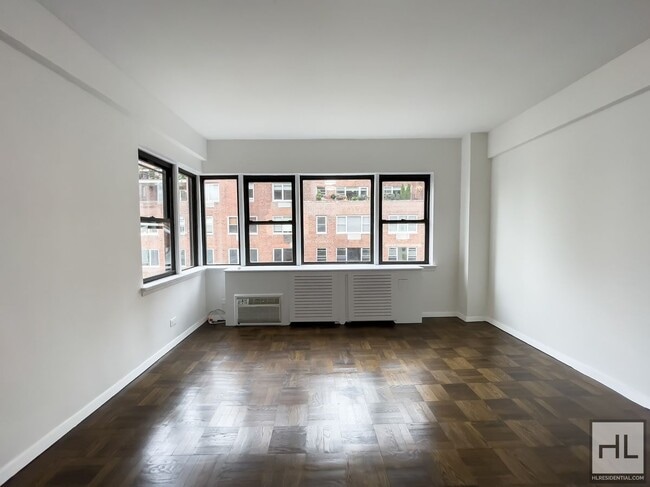 BEEKMAN PLACE, Unit 2F in New York, NY - Foto de edificio - Building Photo