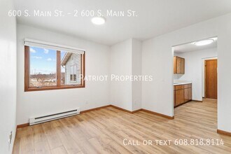 600 S Main St in Deerfield, WI - Building Photo - Building Photo