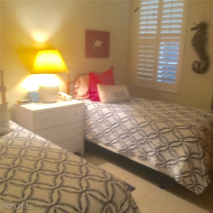 200 Lambiance Cir in Naples, FL - Building Photo