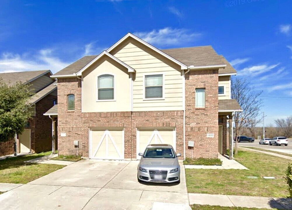 8400 Jay St-Unit -8400 in White Settlement, TX - Building Photo