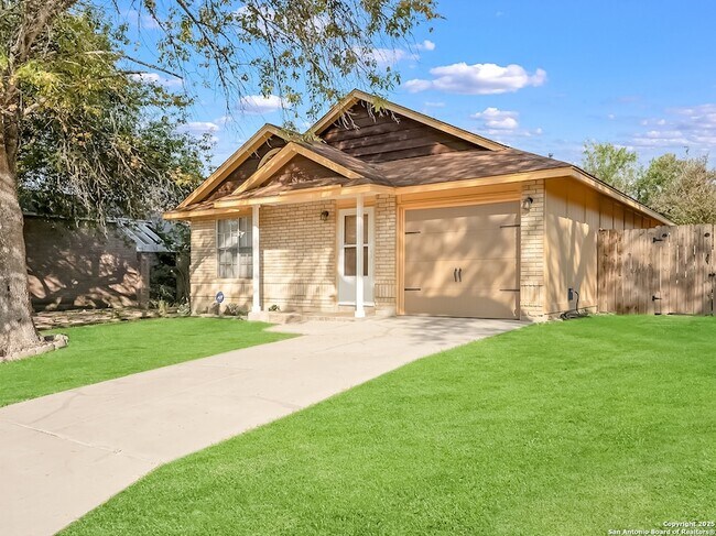 715 Meadow Gate in Converse, TX - Building Photo - Building Photo