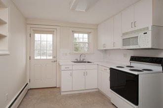 142 Belknap St in Concord, MA - Building Photo - Building Photo