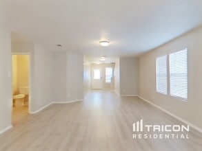 7714 Burro Bend in San Antonio, TX - Building Photo - Building Photo