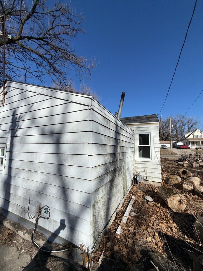 1971 E Cantrell St in Decatur, IL - Building Photo - Building Photo