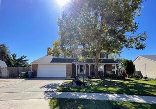 1242 Eastridge Cir in Sandy, UT - Building Photo - Building Photo