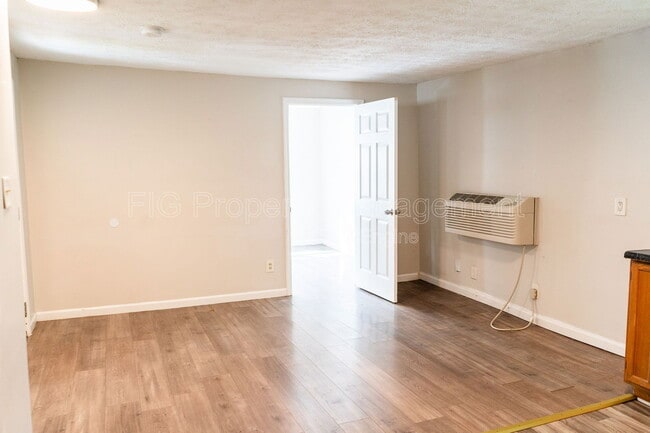 1136 Valley Dr SW in Knoxville, TN - Building Photo - Building Photo