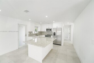 857 W 34th St in Hialeah, FL - Building Photo - Building Photo