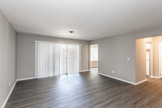 Havencroft Apartments in Olathe, KS - Building Photo - Interior Photo