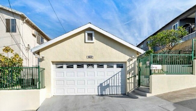 3081 Inez St in Los Angeles, CA - Building Photo - Building Photo