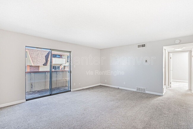 10211 Ura Ln in Denver, CO - Foto de edificio - Building Photo