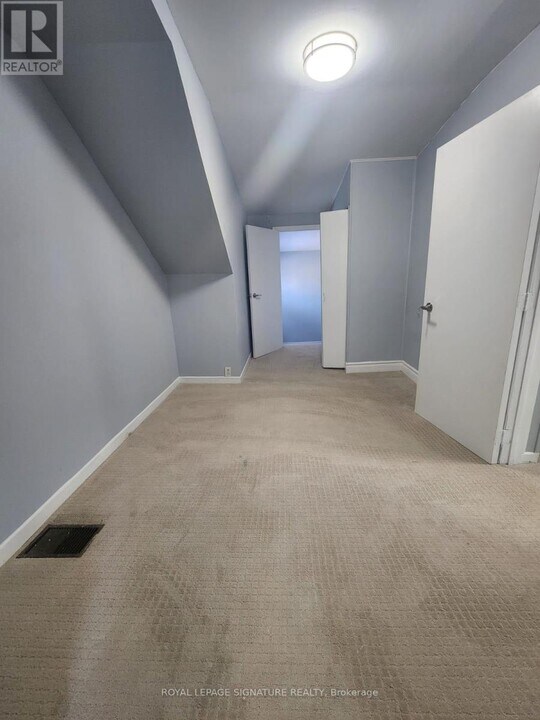 23 Denison Ave in Brampton, ON - Building Photo