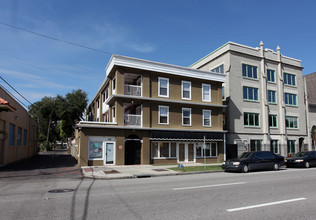 Bayside Arms Apartments in St. Petersburg, FL - Foto de edificio - Building Photo