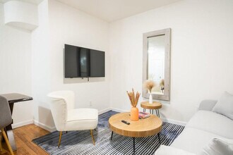 220 E 49th St-Unit -FL3-ID379524P in New York, NY - Building Photo - Building Photo