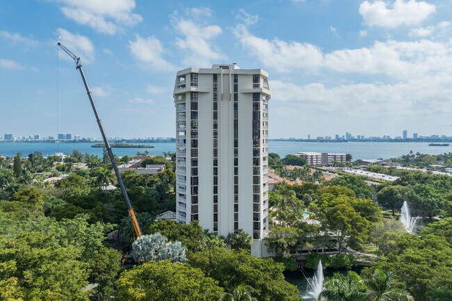 Towers of Quayside I in Miami, FL - Building Photo - Building Photo