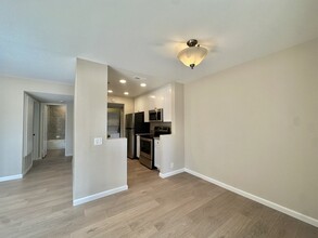 4065 Porte La Paz in San Diego, CA - Building Photo - Building Photo