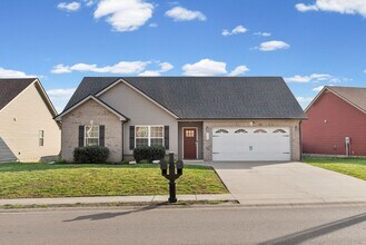 129 Ambridge St in Oak Grove, KY - Building Photo - Building Photo