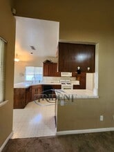 1105 Johnathan Dr in Yuba City, CA - Foto de edificio - Building Photo