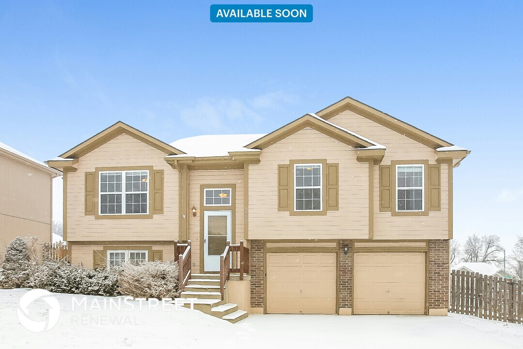 1600 NW High View Dr in Grain Valley, MO - Building Photo